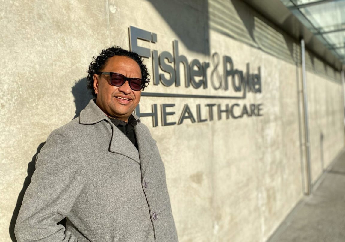 Tapeta standing in front of the Fisher & Paykel sign Tapeta standing in front of the Fisher & Paykel sign